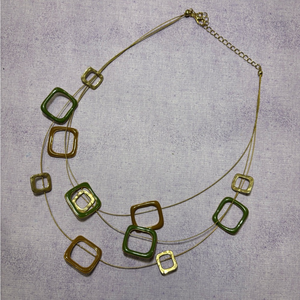 Multicoloured metal square necklace with a touch of retro charm #retrojewels